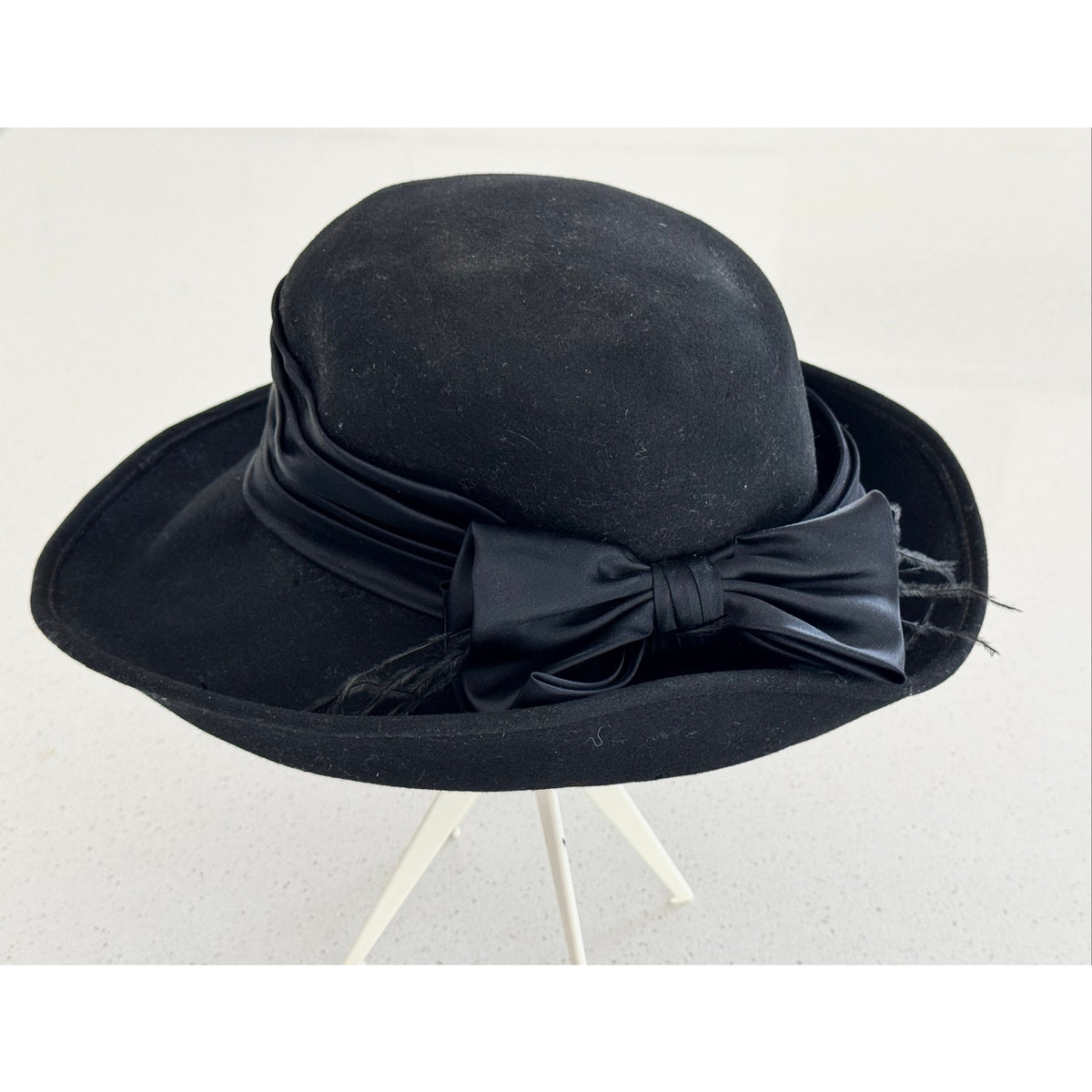Betmar Black Wool Felt Cloche Hat Bow & Feather Accents | Original Tag | Includes Sunglasses